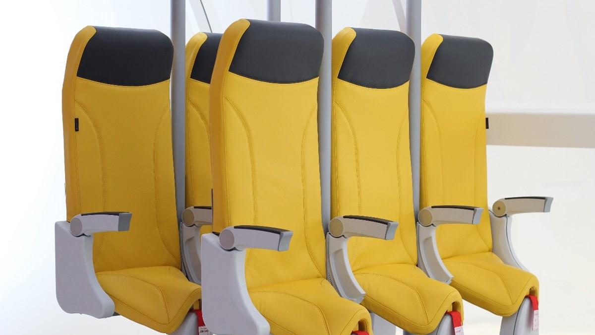 Empresa cria assentos de avião em que se pode viajar de pé