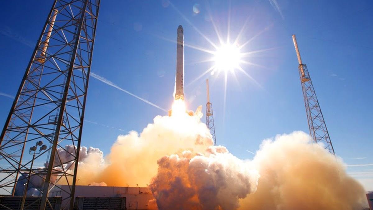 Kennedy Space anuncia el paquete de lanzamiento de SpaceX