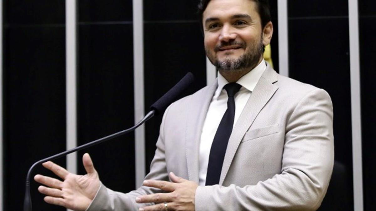 Tourism Minister Centrão is a positive term