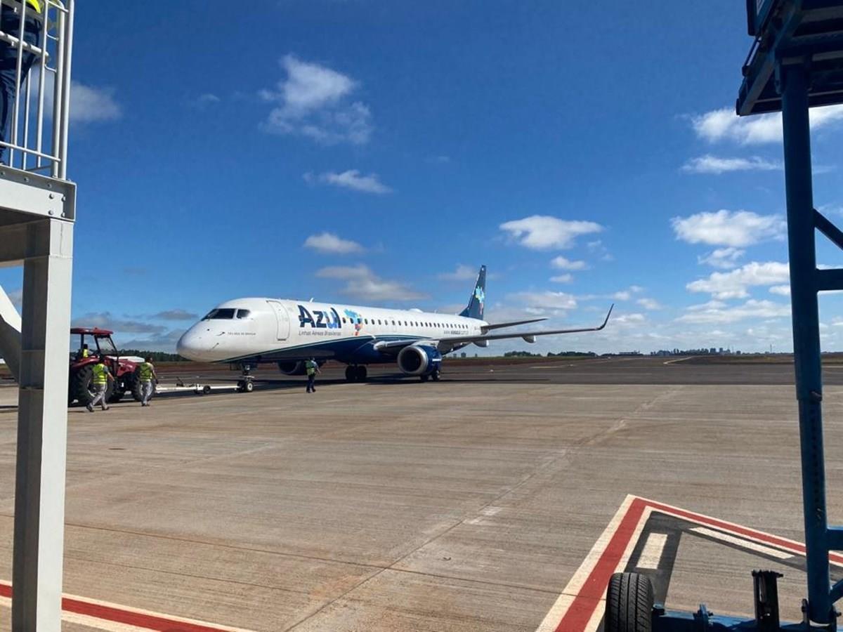 Voo da Azul inaugura novo aeroporto de Cascavel (PR)