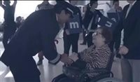 Vídeo: Azul faz "filme da vida" de passageira de 90 anos