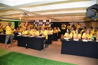 April inicia Convenção Comercial em SP; veja fotos