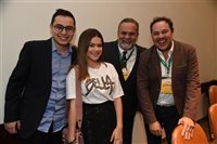 Estrela da TV e Instagram, Maisa rouba cena no Fórum; fotos