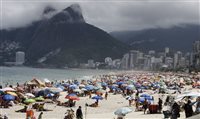 Defesa Civil vai às praias do Rio para pedir que banhistas se retirem