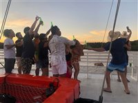 ViagensPromo encerra famtour com passeio de escuna no pôr do sol