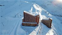 Valle Nevado, no Chile, amanhece completamente branco após tempestade