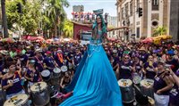 Monobloco encerra o Carnaval de Rua com homenagem ao Cacique de Ramos