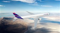 Latam dobra capacidade no voo a Barcelona com troca de avião