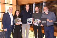 Diretores da BeFly recebem placas de 100+ Poderosos do Turismo PANROTAS