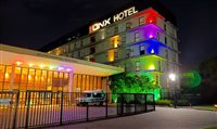 Hotéis do Grupo Wish no RJ são iluminados com as cores do arco-íris