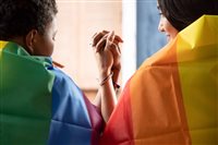 Estudo revela hábitos e preferências dos viajantes LGBTQ+