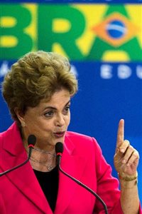 Dilma perde mandato, mas mantém direitos políticos Dilma perde mandato, mas mantém direitos políticos