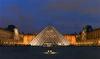 Louvre leiloa jantares e viagens para arrecadar fundos