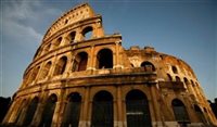 Turistas brasileiros tentam invadir Coliseu e se machucam Turistas brasileiros tentam invadir Coliseu e se machucam