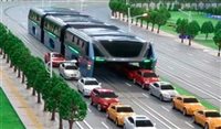 Ônibus que passa sobre carros pode chegar ao Brasil