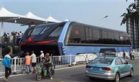 Ônibus-túnel chinês sofre atraso e gera polêmica