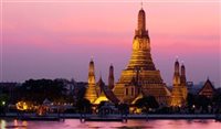 Parada obrigatória, templos encantam turistas na Tailândia