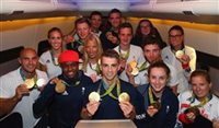 Atletas britânicos deixam o Rio no avião Victorious; fotos