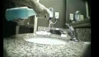 Vídeo mostra negligência de hotel com limpeza; assista Vídeo mostra negligência de hotel com limpeza; assista
