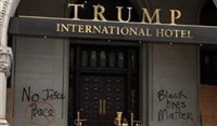 Trump tem seu hotel pichado em Washington DC Trump tem seu hotel pichado em Washington DC