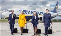 Ryanair contratará 2 mil comissários e 1,3 mil pilotos