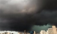 São Paulo entra em estado de atenção para enchentes São Paulo entra em estado de atenção para enchentes