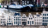 KLM transforma prédios holandeses em brinde a bordo