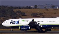 Azul recepciona paxs do voo Recife-Orlando com brindes