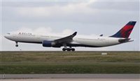 Delta irá compartilhar lucro de US$ 1 bi com funcionários Delta irá compartilhar lucro de US$ 1 bi com funcionários