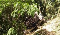 Ônibus turístico capota e deixa vítimas em Ubatuba (SP)