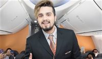 Luan Santana lança clipe a bordo de avião da Gol Luan Santana lança clipe a bordo de avião da Gol