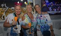 Primeiros australianos com e-visa curtem o carnaval; veja