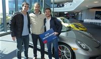 Vencedores Delta Partner Award dão volta de Porsche; fotos