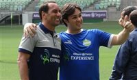 Ídolos do Palmeiras jogam com turistas no Allianz; conheça Ídolos do Palmeiras jogam com turistas no Allianz; conheça