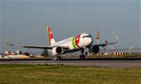 Brasileiros com voo cancelado passam noite no Aeroporto de Lisboa