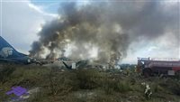 Avião da Aeromexico cai após decolagem em Durango (MEX)