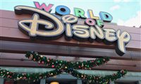 Clima do Natal invade a maior loja da Disney, em Orlando