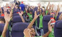 Copa leva crianças para primeiro voo da vida; veja fotos Copa leva crianças para primeiro voo da vida; veja fotos