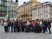 Megafam da Flot apresenta Praga a 76 agentes; veja fotos