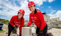 Voluntários da Delta constroem casas para famílias de Recife
