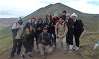 Agentes visitam montanha colorida quase desconhecida do Peru