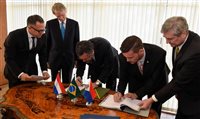 Brasil e St. Maarten assinam acordo de céus abertos Brasil e St. Maarten assinam acordo de céus abertos
