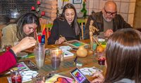 OTC reúne agentes em aulas de culinária e pintura; veja fotos
