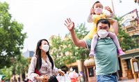 Shanghai Disneyland reabre com visitantes de máscaras