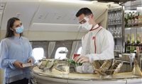 Emirates retoma experiências e serviços a bordo