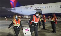 Delta entrega remessas de vacinas para covid-19 nos EUA Delta entrega remessas de vacinas para covid-19 nos EUA