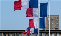 França flexibiliza uso de máscara em locais fechados
