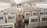 Emirates vai realizar voo com tripulação e passageiros imunizados