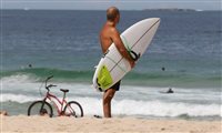 Rio autoriza permanência nas praias e encerra toque de recolher
