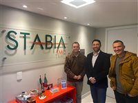Stabia e AZ Travel unem faturamento, equipe e escritório em Curitiba